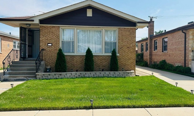 Washington Heights House | Beautiful and Spacious Home near Beverly area