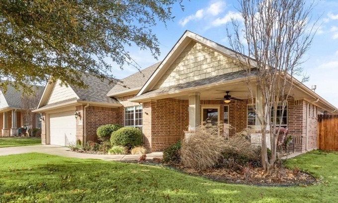 Burleson House | Beautiful and Unique 4 Bedroom Home in Shannon Creek