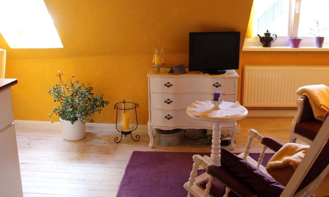 Damgarten Apartment | Beautiful Apartment in Damgarten with Garden
