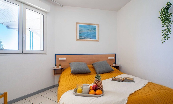 Ciboure Apartment | Beautiful apartment for 6 people with WIFI, pool, TV, terrace and pets allowed