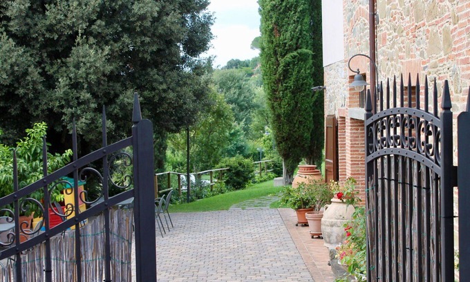 Popoltaio-Schiacciato Villa | Beautiful apartment in villa for 9 guests with A/C, WIFI, pool, TV and patio