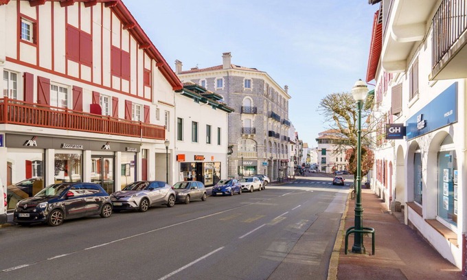 Saint-Jean-de-Luz City Center Apartment | Beautiful apartment for 6 people with WIFI and TV