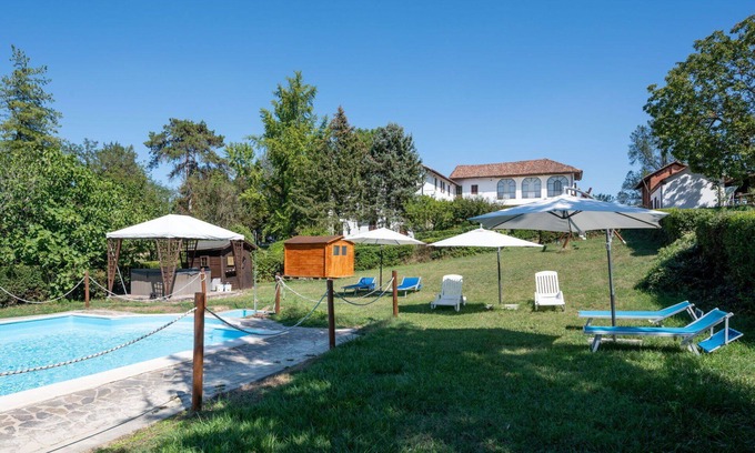 Azzano d'Asti Villa | Beautiful apartment in villa for 6 guests with pool, A/C, WIFI, terrace and pets allowed