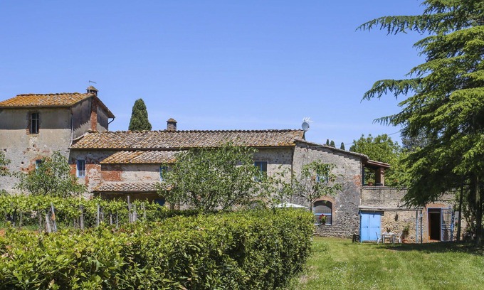 Monteriggioni Villa | Beautiful apartment in villa with pool, WIFI, TV, patio, pets allowed and panoramic view