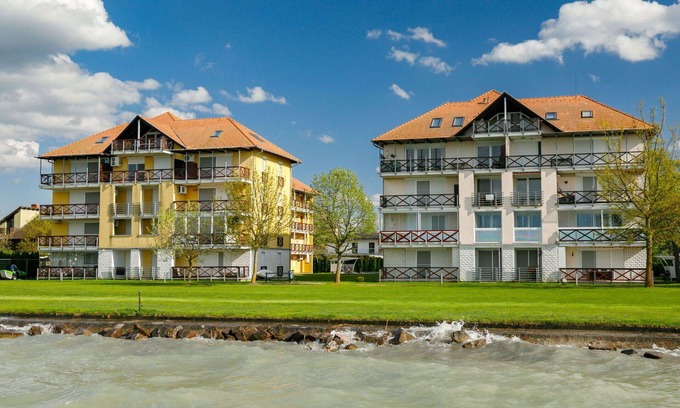 Balatonoszod Apartment | Beautiful apartment for 5 people with A/C, WIFI, TV, balcony, pets allowed and parking