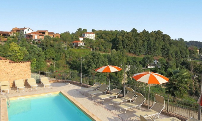 Cossombrato Apartment | Beautiful apartment for 3 guests with A/C, WIFI, pool, TV, patio, pets allowed and parking