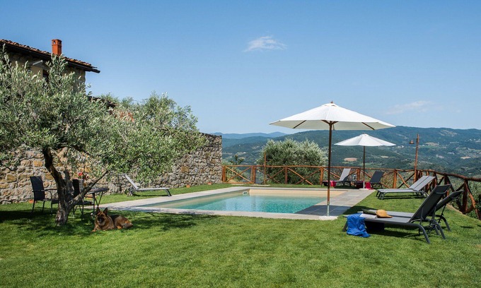 Pontassieve House | Beautiful apartment in villa for 4 people with pool, A/C, WIFI, TV, patio and panoramic view