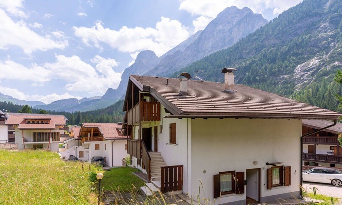 Penia Apartment | Beautiful apartment for 6 people with WIFI, TV, patio and pets allowed