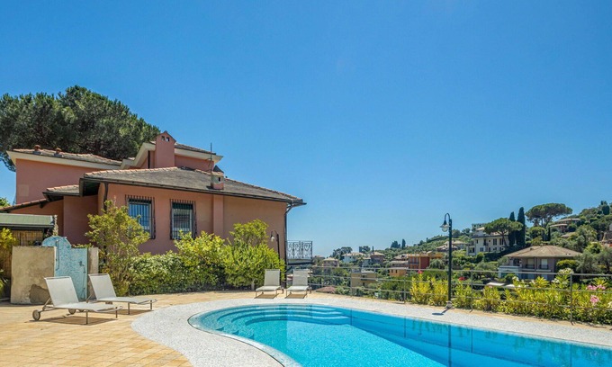 Rapallo Apartment | Beautiful apartment for 4 guests with pool, A/C, TV and patio