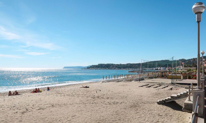 Varazze Apartment | Beautiful apartment for 6 people with A/C, WIFI, TV, patio and parking