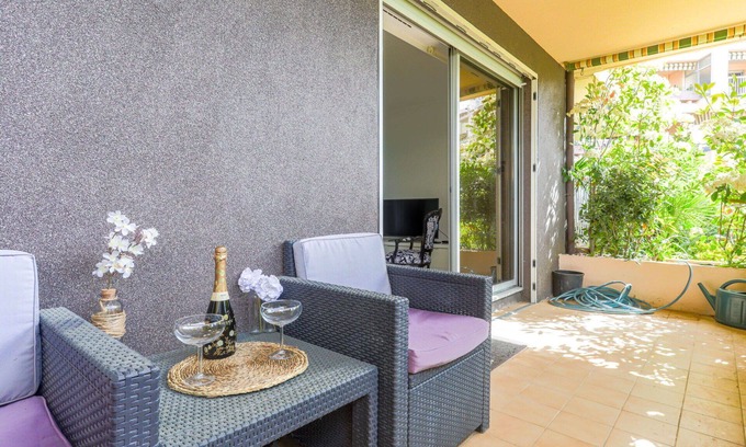 Eze Apartment | Beautiful apartment for 4 guests with pool, WIFI, TV, terrace and pets allowed