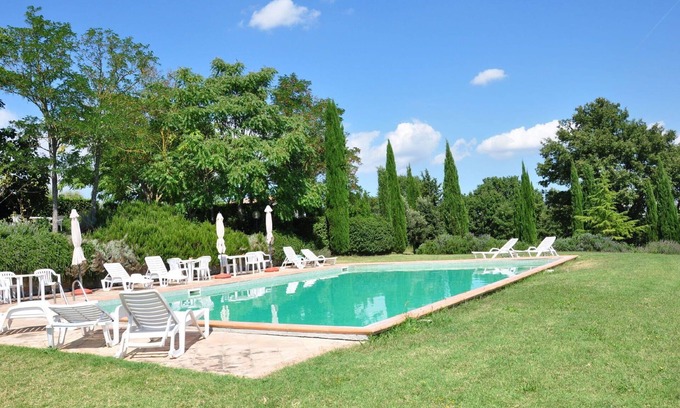 Il Poggio Apartment | Beautiful apartment for 4 guests with pool, WIFI, TV, pets allowed and panoramic view