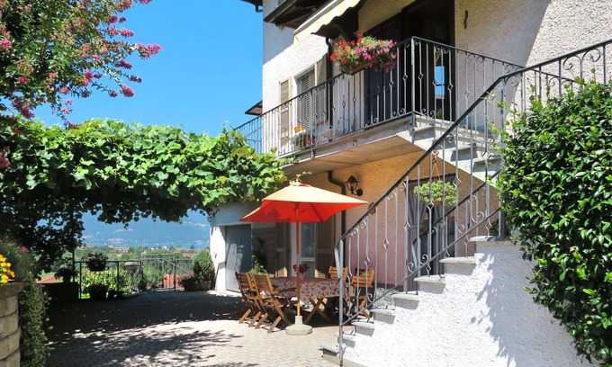 Luino Apartment | Beautiful apartment for 5 guests with WIFI, TV, terrace and pets allowed