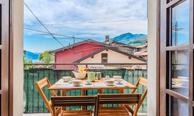 Peglio Apartment | Beautiful apartment for 5 guests with WIFI, TV, patio and pets allowed