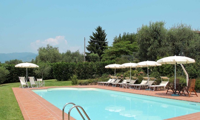 Montecarlo Villa | Beautiful apartment in villa with pool, WIFI, TV, terrace, pets allowed and panoramic view