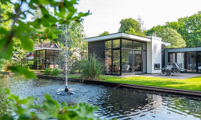 Noordoostelijk van Schaarsbergen House | Beautiful apartment in villa for 6 people with WIFI, pool, TV and terrace