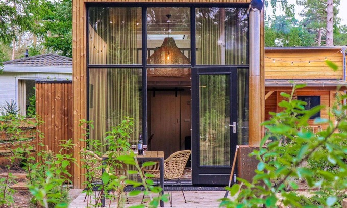 Noordoostelijk van Schaarsbergen House | Beautiful apartment in villa for 6 people with pool, A/C, WIFI, TV and terrace