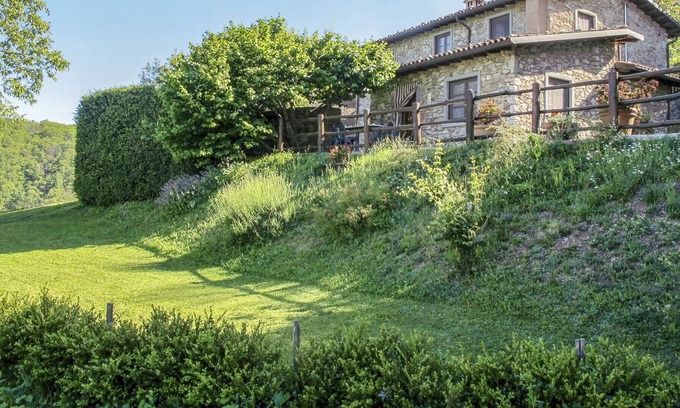 Molazzana Villa | Beautiful apartment in villa for 8 guests with pool, WIFI, TV, terrace and parking