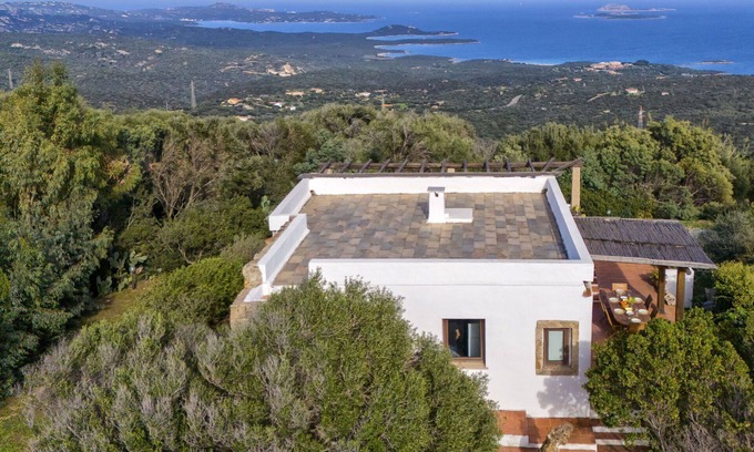 Cugnana Verde House | Beautiful apartment in villa for 6 people with WIFI, TV, patio and parking