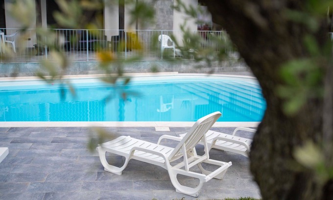 Silvi Villa | Beautiful apartment in villa for 4 guests with A/C, WIFI, pool, TV, patio and pets allowed