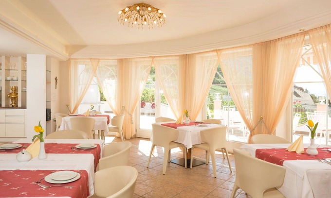 Merano Apartment | Beautiful apartment for 3 guests with WIFI, hot tub, pool, A/C, TV, terrace and pets allowed