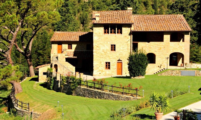 Dicomano Apartment | Beautiful apartment for 4 people with pool, WIFI, TV and pets allowed