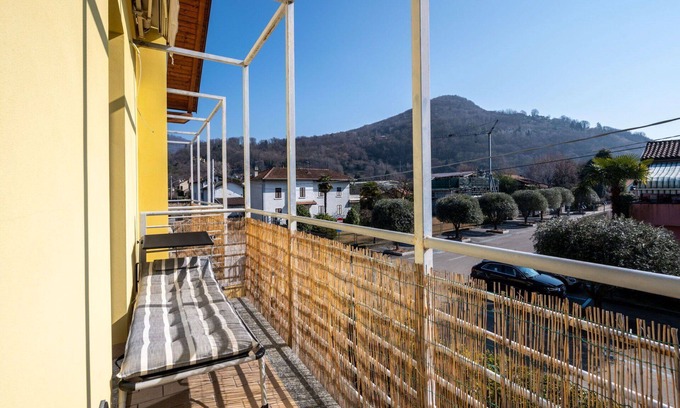 Brolo Apartment | Beautiful apartment for 5 people with WIFI, pool, TV, terrace and pets allowed