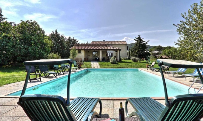 Pomarance Villa | Beautiful apartment in villa for 5 people with WIFI, pool, TV and balcony