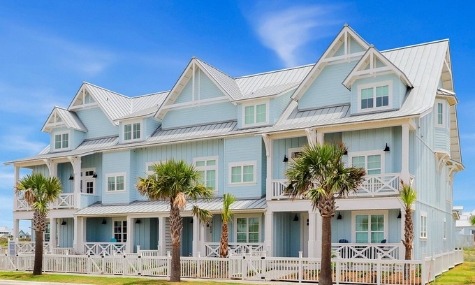 Port Aransas House | Beautiful Beach House w/ game room, pack n play, access to pool, golf, & beach