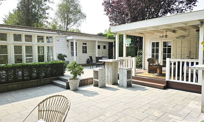 Voorthuizen House | Beautiful beach hut in Voorthuizen with wellness