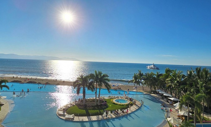 South Hotel Zone Condo | Beautiful Beach Front Condo