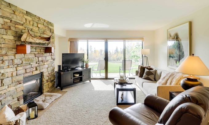 Bigfork Condo | Beautiful Bigfork Condo w/Hot Tub Access!