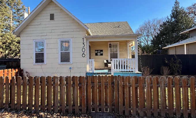 North End Cottage | Beautiful Boise Historic District Stay – Walkable, Bikeable, Unforgettable!