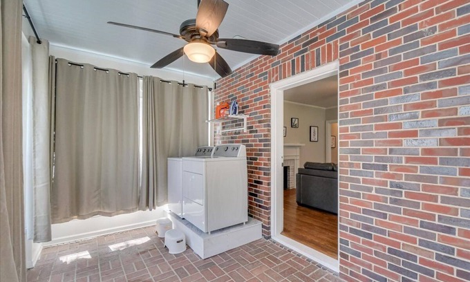 Summerville House | Beautiful Brick Ranch Mins From Medical District