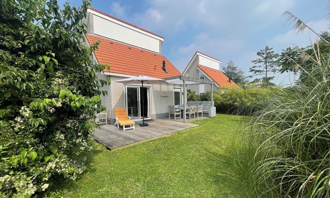 Scharendijke House | Beautiful bright and cozy house by the sea for six people