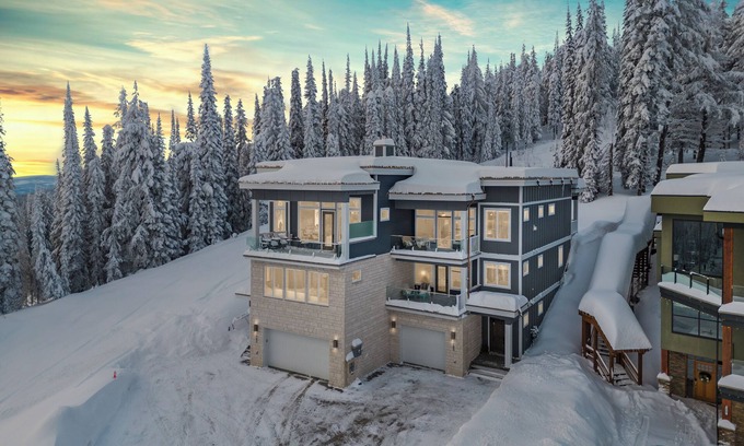 Silver Star Mountain House | Beautiful Brand New Duplex on the Ridge - Private Hot Tub, Large Ski Room!