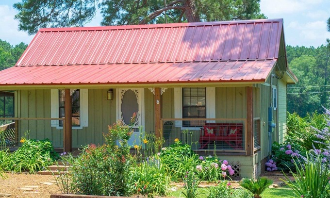 Kennard House | BEAUTIFUL CABIN IN THE DAVY CROCKETT NATIONAL FOREST WITH POOL ON PROPERTY