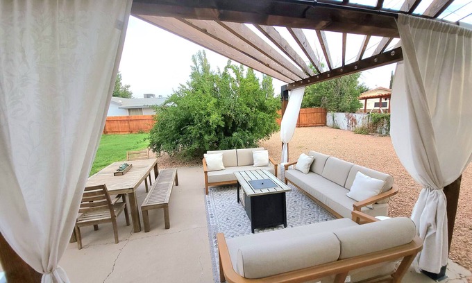 Page House | Beautiful Casita, Pet Friendly, Full RV Hookups & Boat Parking