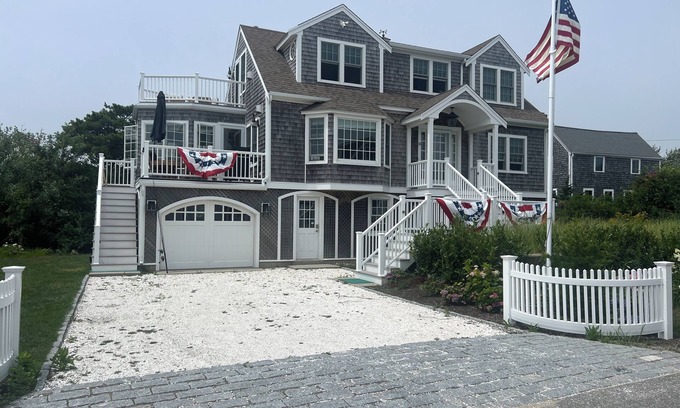 Chatham House | Beautiful Chatham Home, Walk to Beach and Town