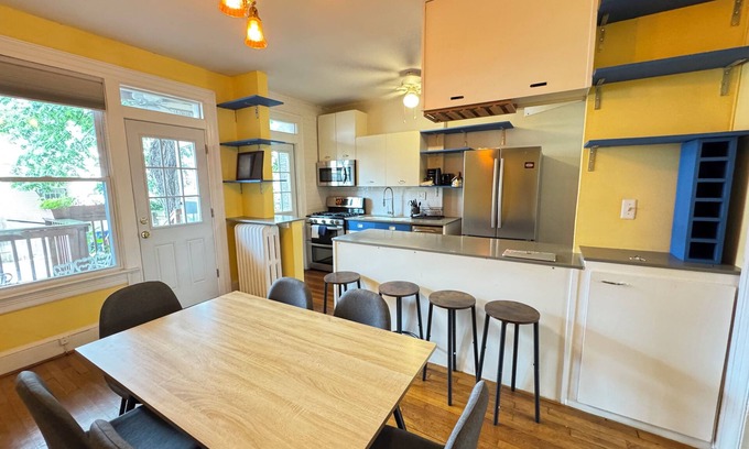 Park View House | Beautiful Classic Entire House 4-Bedrooms with Parking