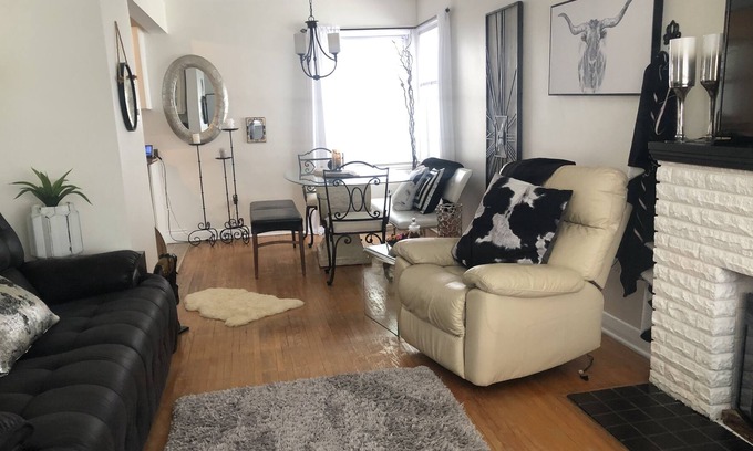 London House | Beautiful, clean, centrally located main floor home