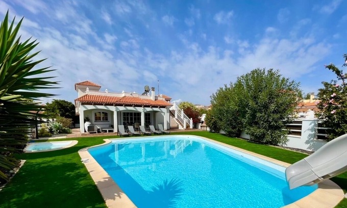 Caleta de Fuste Villa | Beautiful Clean Villa Ellie, Large Private Pool, Water Flume Slide, Free WIFI