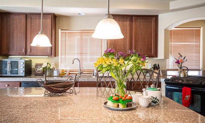 Enterprise House | Beautiful comfortable 5 bedrooms house chose to MGM 5 miles.