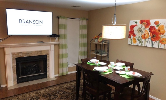 Table Rock Condo | Beautiful Condo on the 16th green! Dog friendly-with approval…Golf discounts!
