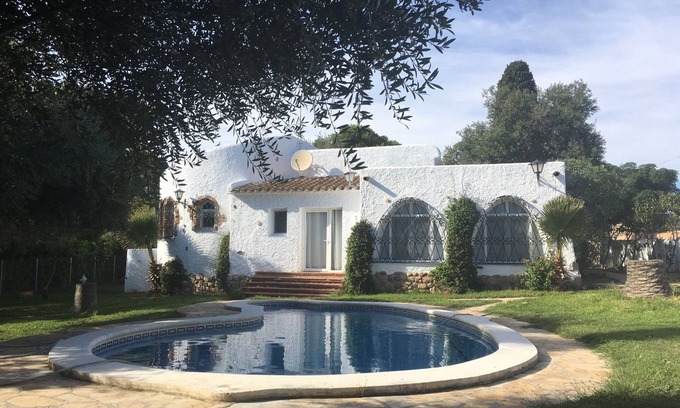 Miami Platja House | Beautiful cottage right on the beach