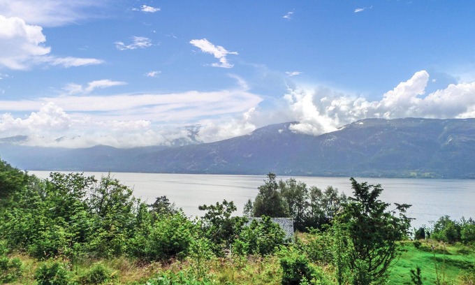 Gjuvsland House | Beautiful cottage in the middle of the picturesque Hardangerfjord, on the island Varaldsøy.
