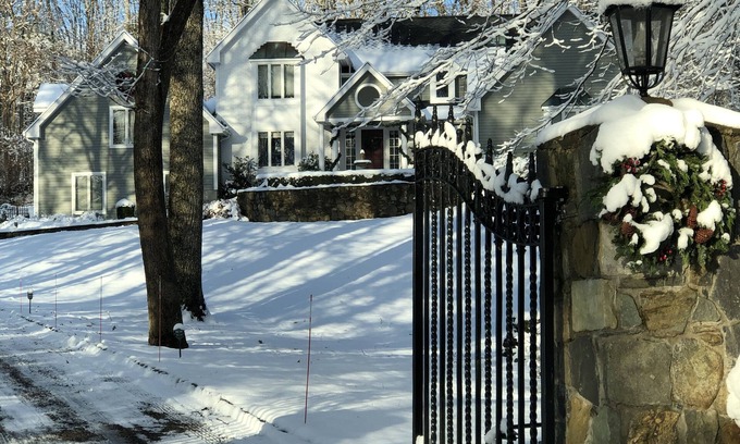 Bridgewater House | Beautiful Country Estate with Heated Pool