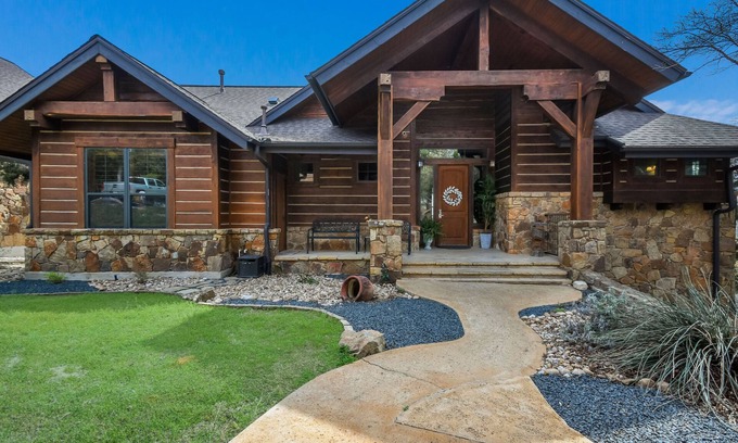Jonestown Cottage | Beautiful Cozy Cottage at Hollows Resort, Beach Club, 4 Pools, Pickleball!