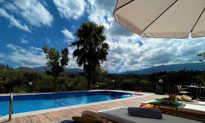 Vryses Villa | Beautiful Cretan Villa w/private pool