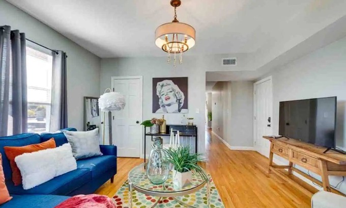 Meeting House Hill Condo | Beautiful decor 3rd FL condo walk to MBTA and mins to Downtown Boston